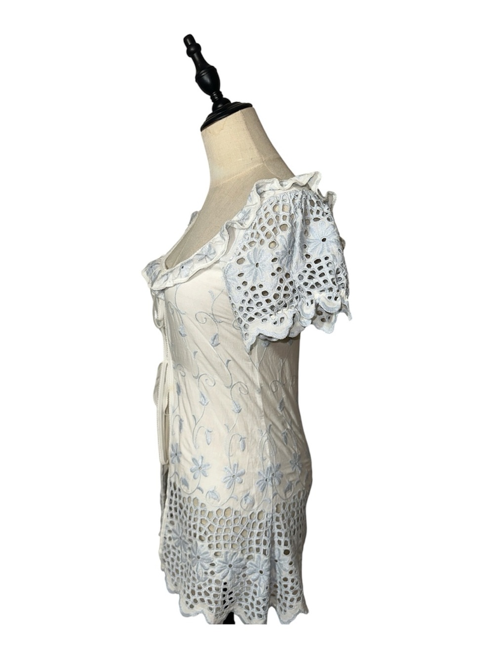 Embroidered‎ Tie-Front Top - Picture 5 of 10